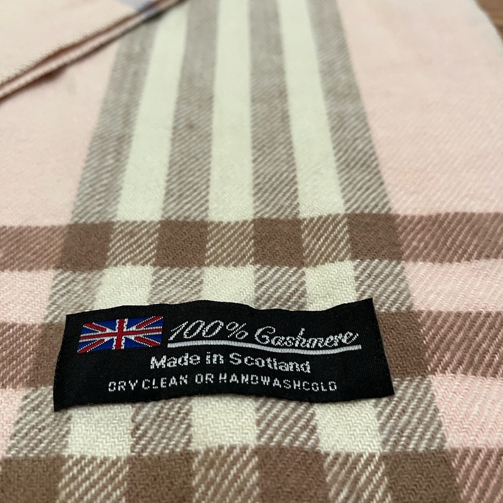 100% Cashmere Made In Scotland Pink, Brown, Green Plaid Fringe Soft Wint… - Picture 6 of 7